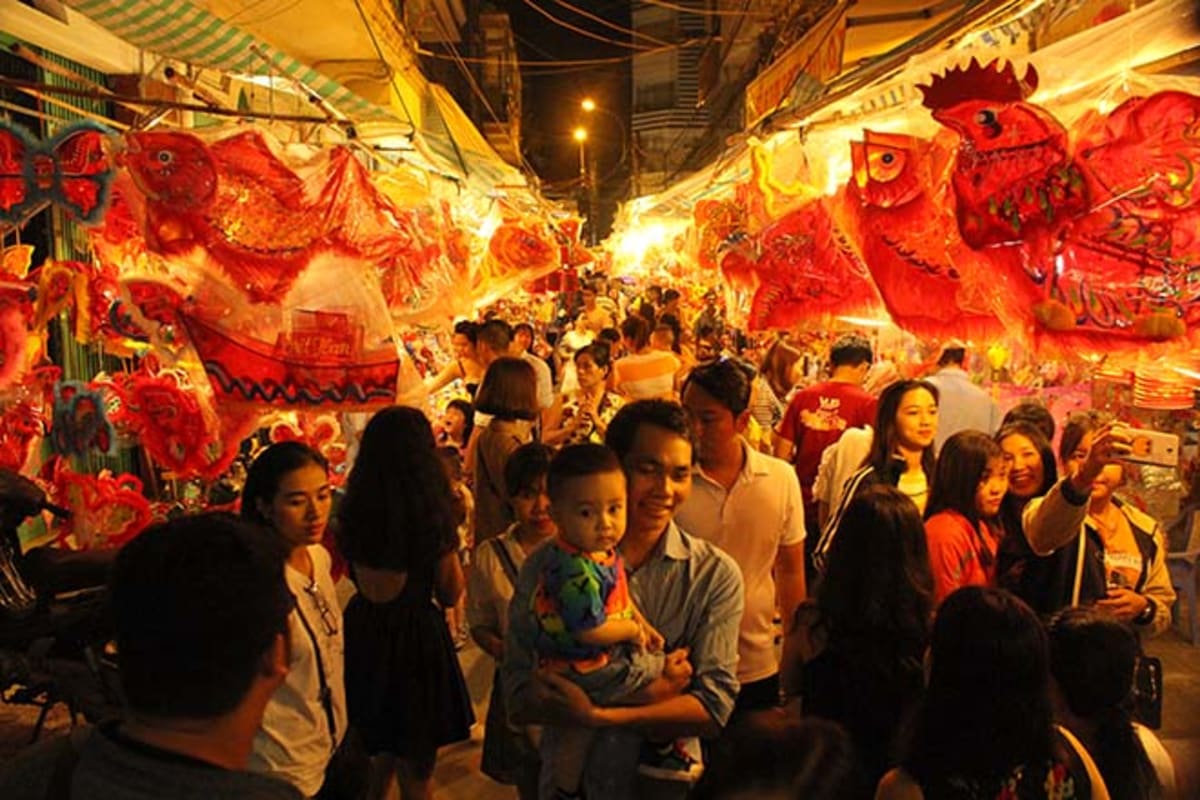 Private tour: Mid-Autumn Festival with local guide - Image 1
